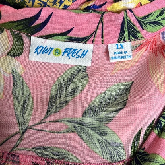 Kiwi Fresh Tropical Button-Up Blouse | Size 1X | Pineapple & Floral Print - Picture 7 of 7